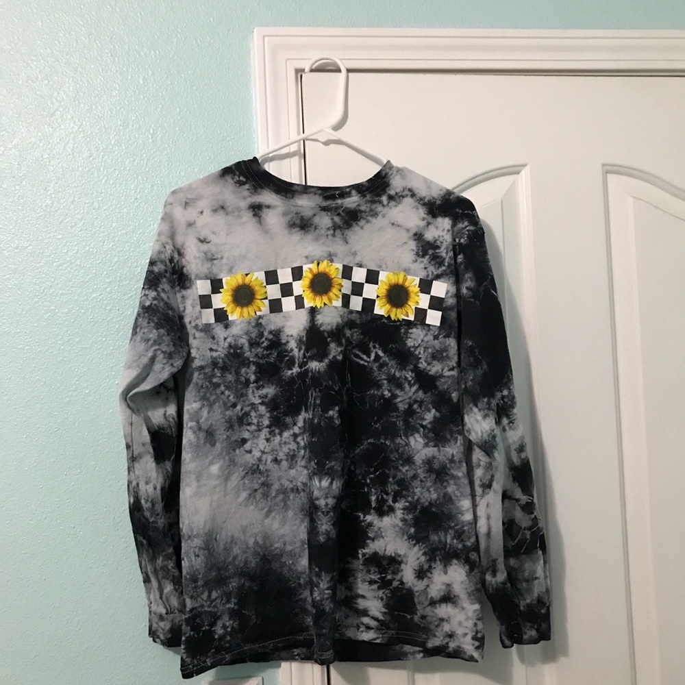 Long sleeve shirt🖤🤍🌻